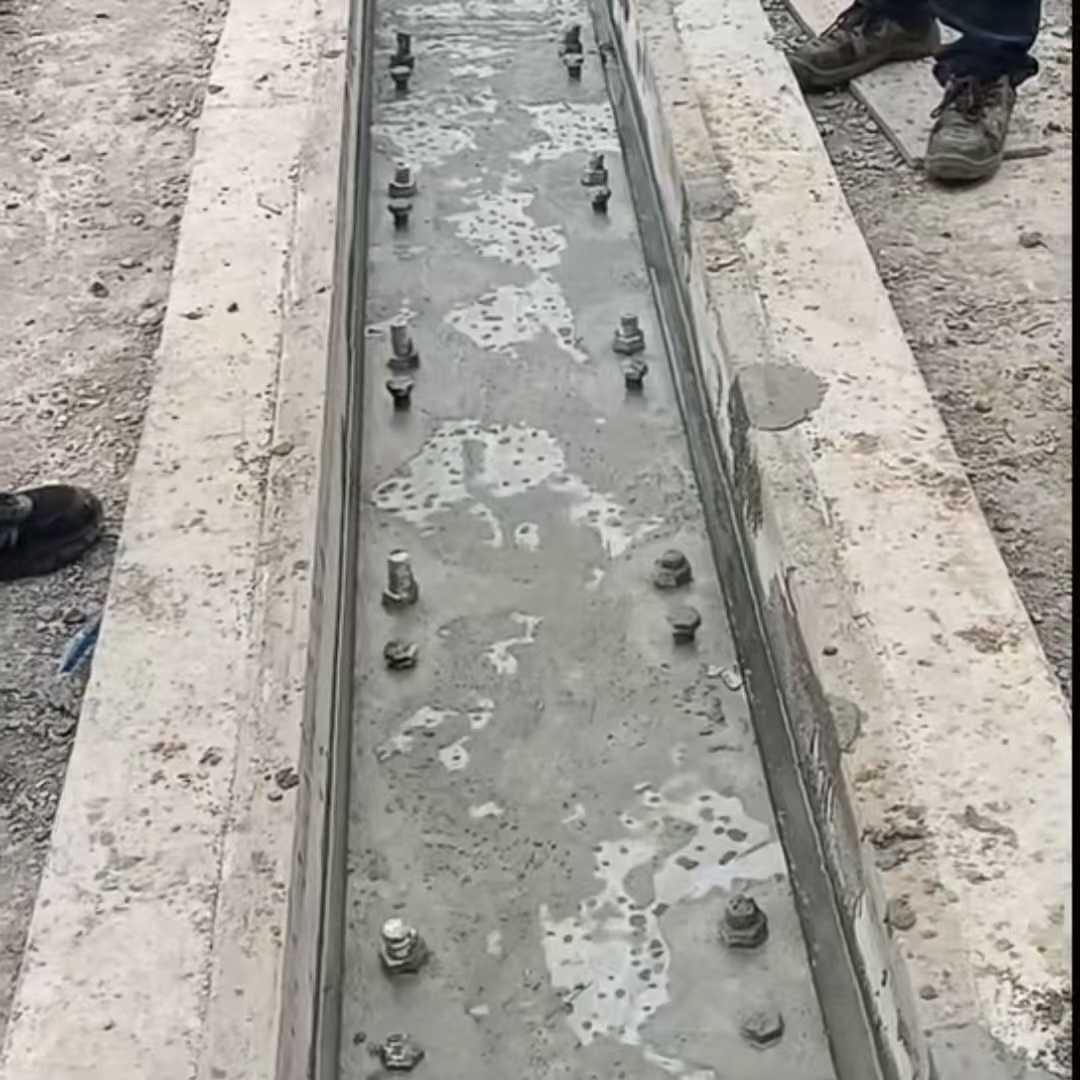 赤坎港口码头起重机龙门吊重型机械设备稳固用早强快凝轨道胶泥